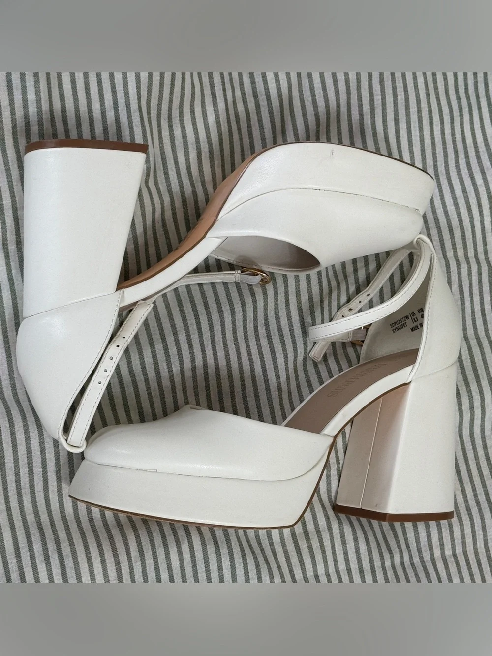 Dream Pairs elegant white